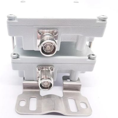 Dual-Band Low Pim Combiner 617-2690MHz 3300-3800MHz 4.3-10-F DIN-F Rood Indoor/Outdoor IP65
