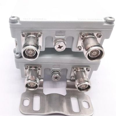 Dual-Band Low Pim Combiner 617-2690MHz 3300-3800MHz 4.3-10-F DIN-F Rood Indoor/Outdoor IP65