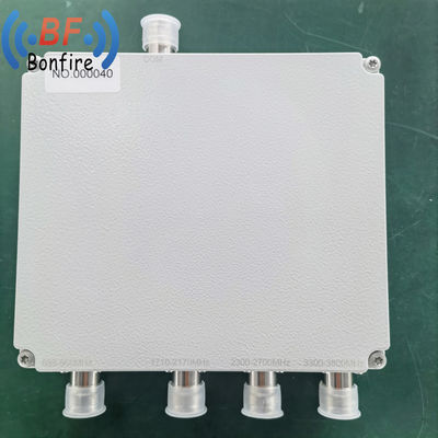 IP67 Quadplexer 698-960/1710-2170/2300-2700/3300-3800MHz met 4,3-10 vrouwelijke connector