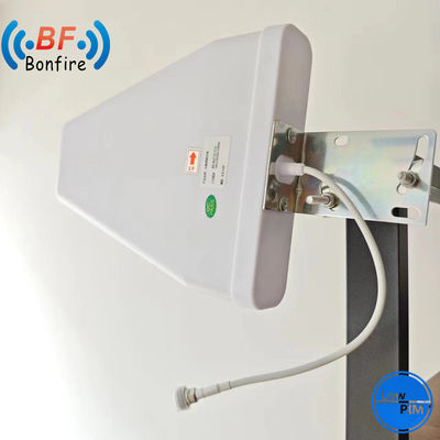 20 dBi Dual Polarized 2X2 MIMO Enclosure Patch Panel 5,8 GHz Antenne voor 698-4000MHz
