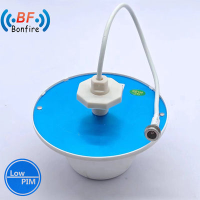 Witte binnenshuis hoge gain VHF 698-4000MHz omni plafondantenne met sterke ontvangst