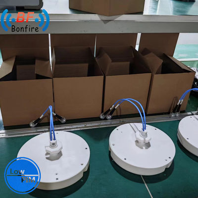 Witte binnenshuis hoge gain VHF 698-4000MHz omni plafondantenne met sterke ontvangst