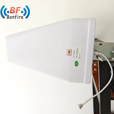 Compacte champignon-antenne voor 698-4000MHz RF-signaalversterking in binnenomgevingen
