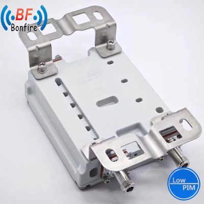 Compact 4.3-10 F / DIN-F Interface RF Triplexer Combiner voor kritieke communicatie