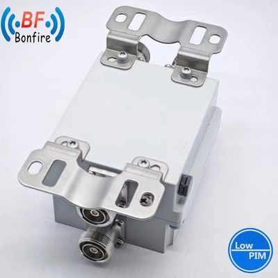 Compact 4.3-10 F / DIN-F Interface RF Triplexer Combiner voor kritieke communicatie