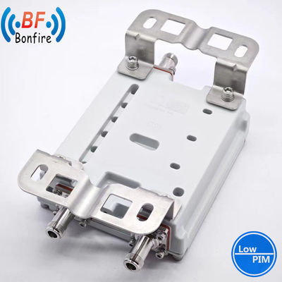 Compact 4.3-10 F / DIN-F Interface RF Triplexer Combiner voor kritieke communicatie