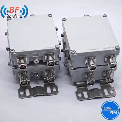 Op maat gemaakte Low Pim -155dbc 2300-2400 2500-2700MHz Triplexer RF Diplexer Combiner