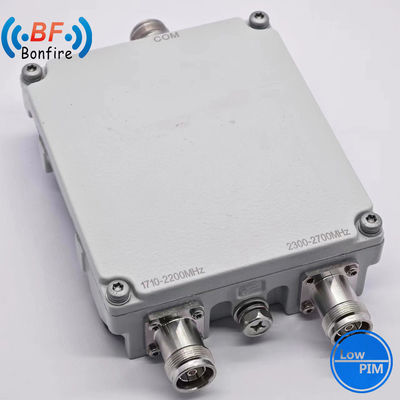 Zwarte combiner RF VHF 140-174 MHz DAB 210-260 MHz Triplexer RF Diplexer SMA-connector