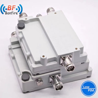 Zwarte combiner RF VHF 140-174 MHz DAB 210-260 MHz Triplexer RF Diplexer SMA-connector