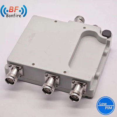 Zwarte combiner RF VHF 140-174 MHz DAB 210-260 MHz Triplexer RF Diplexer SMA-connector