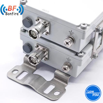 300W Triplexer RF Diplexer met 4,3-10 Vrouwelijke Connector -112dbc 1920-2170 2300-2400MHz