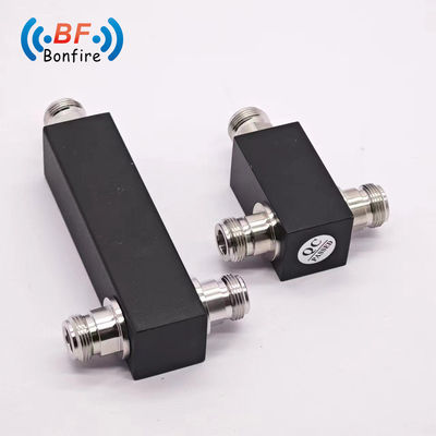 Rood aangepast 2 Way Power Divider 617-4000MHz High Frequency Power Splitter SMA Vrouwelijk