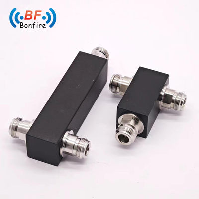 Rood aangepast 2 Way Power Divider 617-4000MHz High Frequency Power Splitter SMA Vrouwelijk