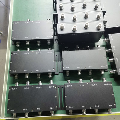 698-3800MHz Hybrid Coupler 2 in 2 voor in Gebouw Das DIN-F Zwart Grijs Op maat