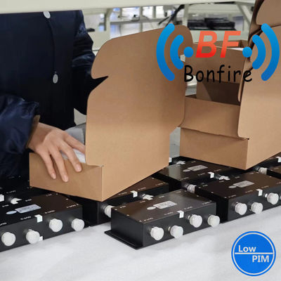 Hybride combinator VHF 698-3800MHz RF 4 in 1 uit Hybride koppelaar met N connectormaterialen
