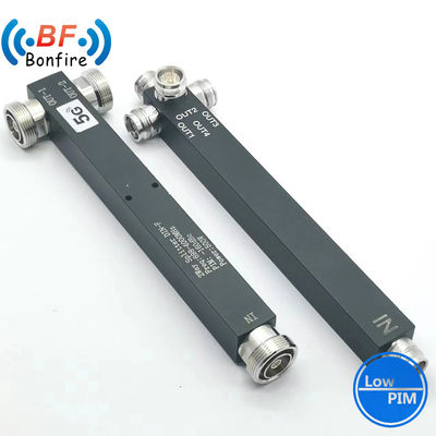 Innen/buiten IP65 RF Power Splitter 50W 2 Way 350-3800MHz 4.3/10-Vrouwelijke connector
