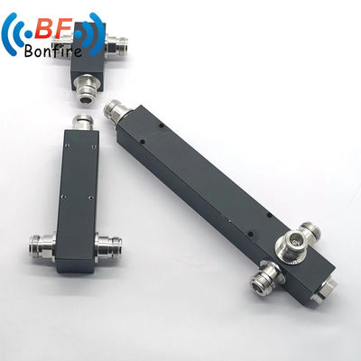 350-3800MHz 2 Way Cavity Power Divider Splitter SMA Vrouwelijk Type voor Grijs/Rood/Zwart