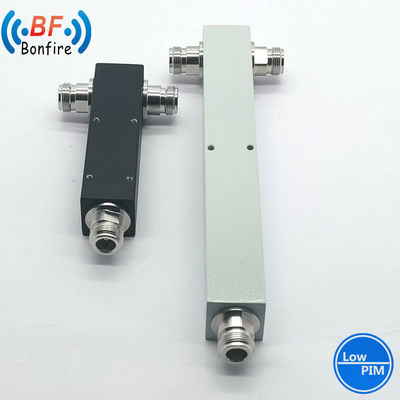 698-4000MHz 300 N Vrouwelijk Type Connector 2 Way Ronde Holte RF Power Splitter in Grijs
