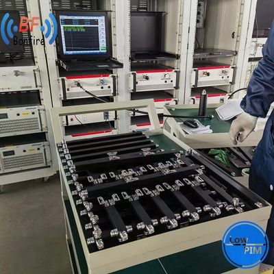 698-3800MHz Vierweg RF Hoogte Power Combiner Splitter Divider Interface