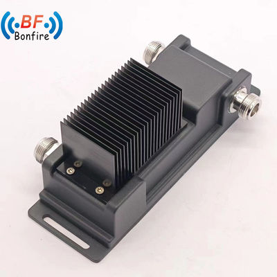 Low Pim RF Hybrid Combiner -160dbc 300W 698-4000MHz 4.3-10 Vrouwelijke 2 in 1 uit 3dB Hybrid Coupler Rood