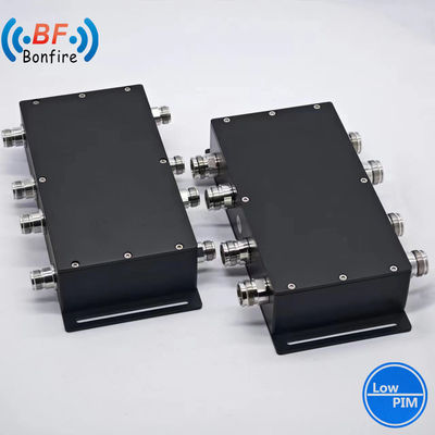 Grijze DQ-XXXXX 4 in 4 Hybride combinator met aangepaste parameters 617-3800MHz -161dbc