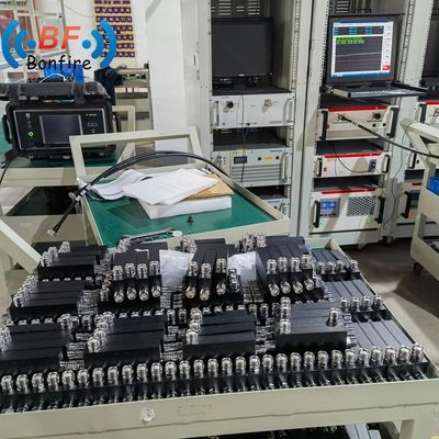 Innen/buiten IP65 VHF UHF 136-470MHz RF 8dB richtingskoppeling N Vrouwelijke aansluiting