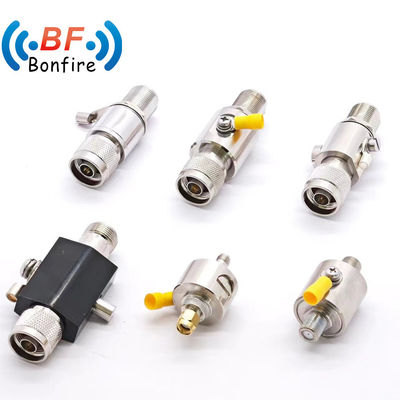 Pakket Bruto Gewicht 0,220 kg N-M tot N-F/N-F tot 4.3-10-F/4.3-10-M tot 4.3-10-F RF Surge Protector