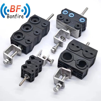 Eenvoudige kabelklem met een enkele opening met een kwantitatieve constructie