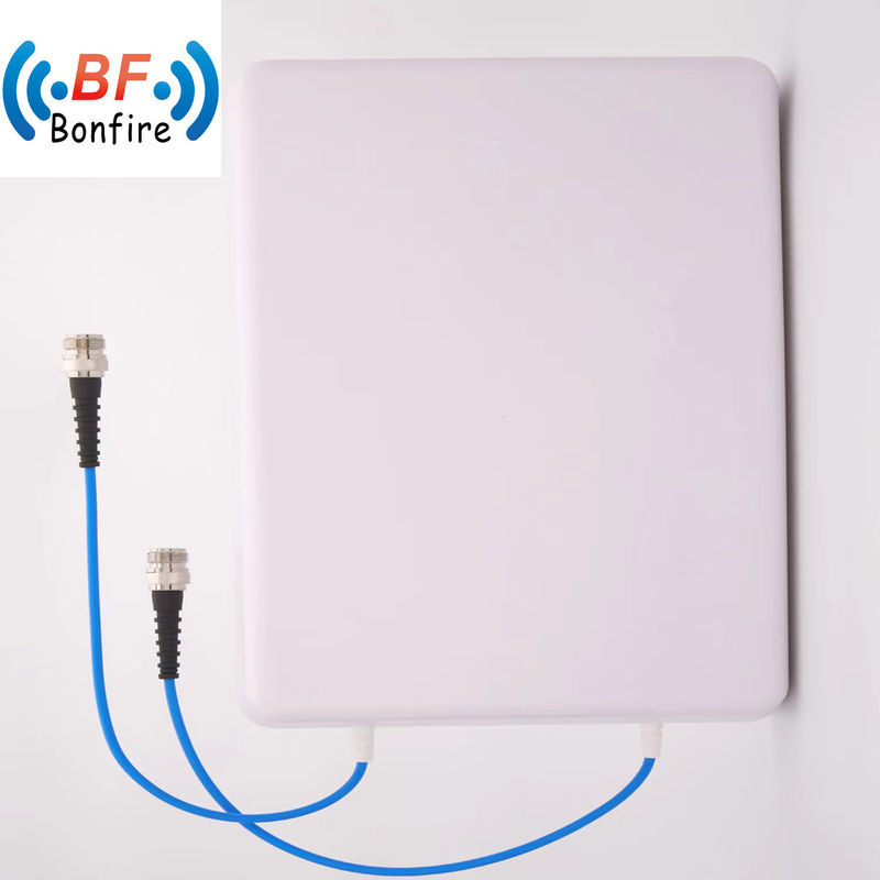 4.3-10-F X2 Connector Type MIMO Directional Panel Antenne voor binnenshuis 698-4000MHz