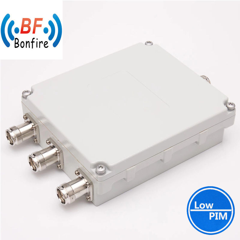 4.3-10 F DIN-F Interface RF Triplexer Triple Band Combiner 380-2700 MHz Grijz/rood/zwart