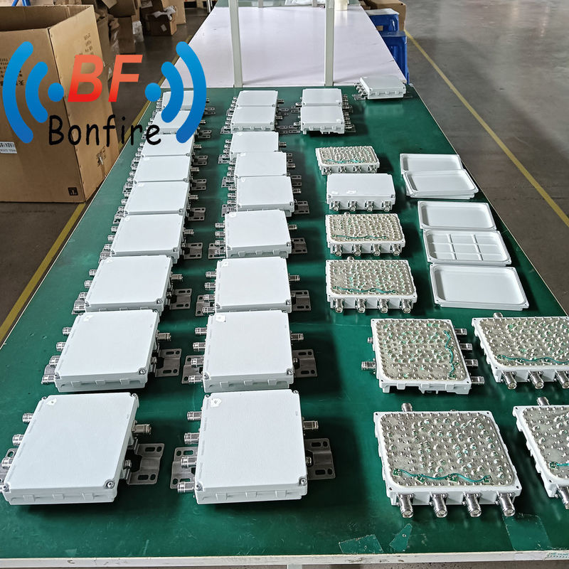 1710-2700MHz RF Low Pim Quadplexer Indoor Multiplexer Quad-Band Combiner 4.3-10 Vrouw