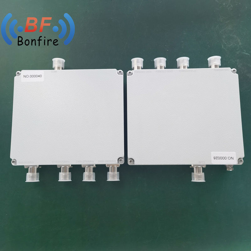 IP67 Quadplexer 698-960/1710-2170/2300-2700/3300-3800MHz met 4,3-10 vrouwelijke connector