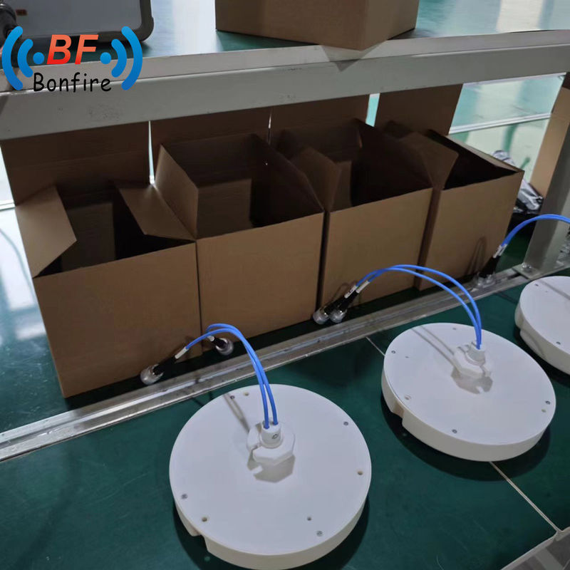 Indoor High Gain 4*4 MIMO RFID Long Range Panel Antenne 60° 1710-2700 3300-4000MHz 2km