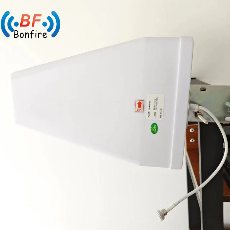 Omni-directionele plafondmontage-antenne voor binnen 698-4000MHz RF-antenne Omni-antenne