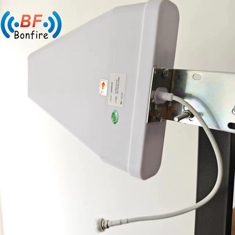 Compacte champignon-antenne voor 698-4000MHz RF-signaalversterking in binnenomgevingen