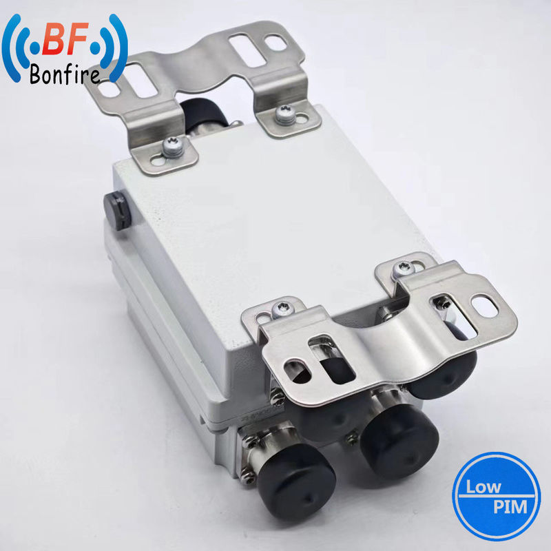 UHF 1710-2170MHz 2300-2690MHz Transmitter Low Pim Combiner RF Combiner N Vrouwelijk Type 100W