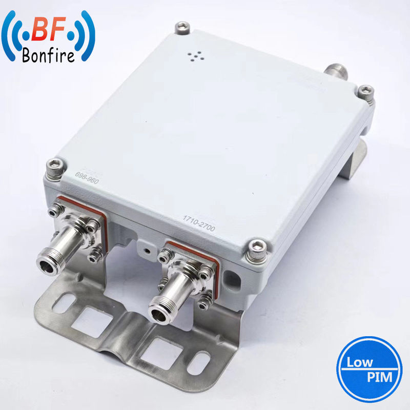 Compact 4.3-10 F / DIN-F Interface RF Triplexer Combiner voor kritieke communicatie