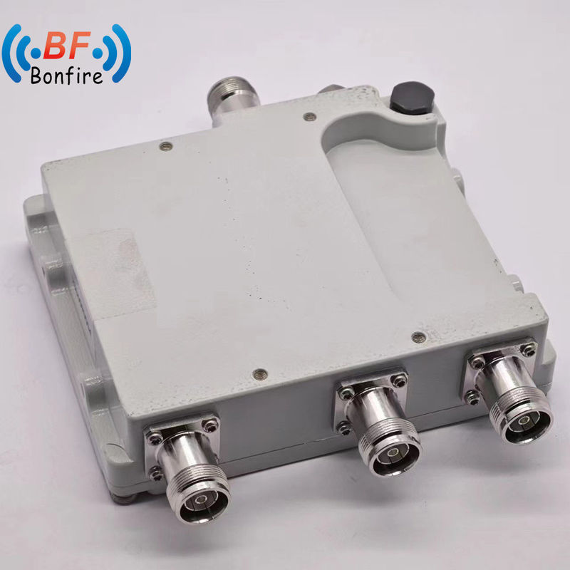 Tri-band triplexer combinator N 4.3-10 DIN connector voor IBs/Das overkoepelende projectlevering