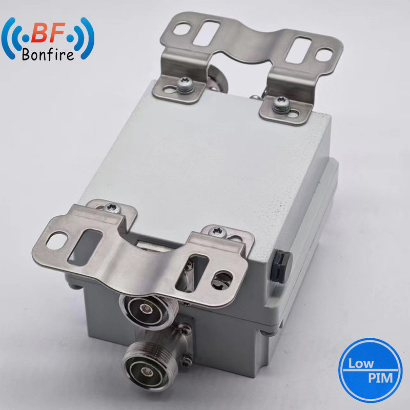 VHF Triplexer RF Diplexer RF Combiner 1710-1880 1920-2170 2300-2400 2500-2700MHz DAB 210-260 MHz SMA-connector