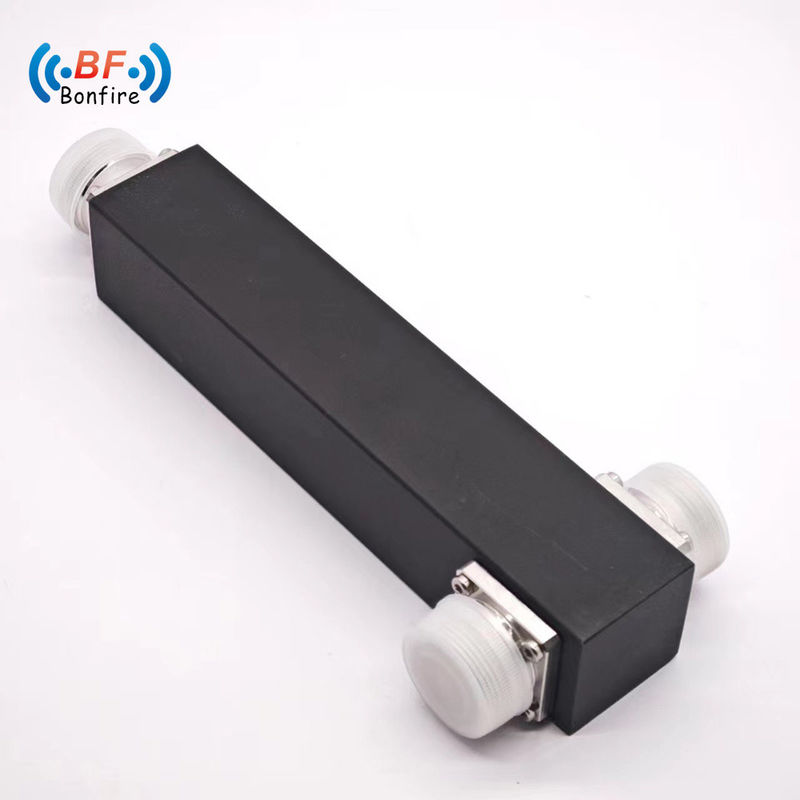 Grijze 2 Way Splitter 2400-6000MHz DIN-F Zwart Op maat gemaakt Pakket Bruto Gewicht 0,510kg