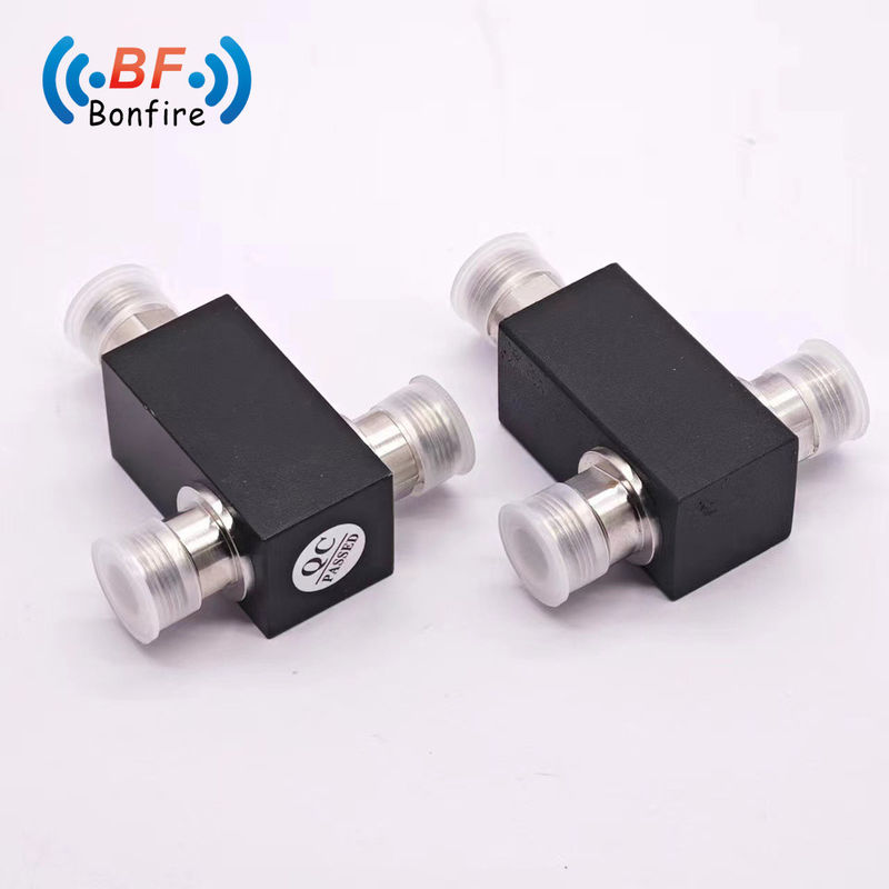 Rood aangepast 2 Way Power Divider 617-4000MHz High Frequency Power Splitter SMA Vrouwelijk