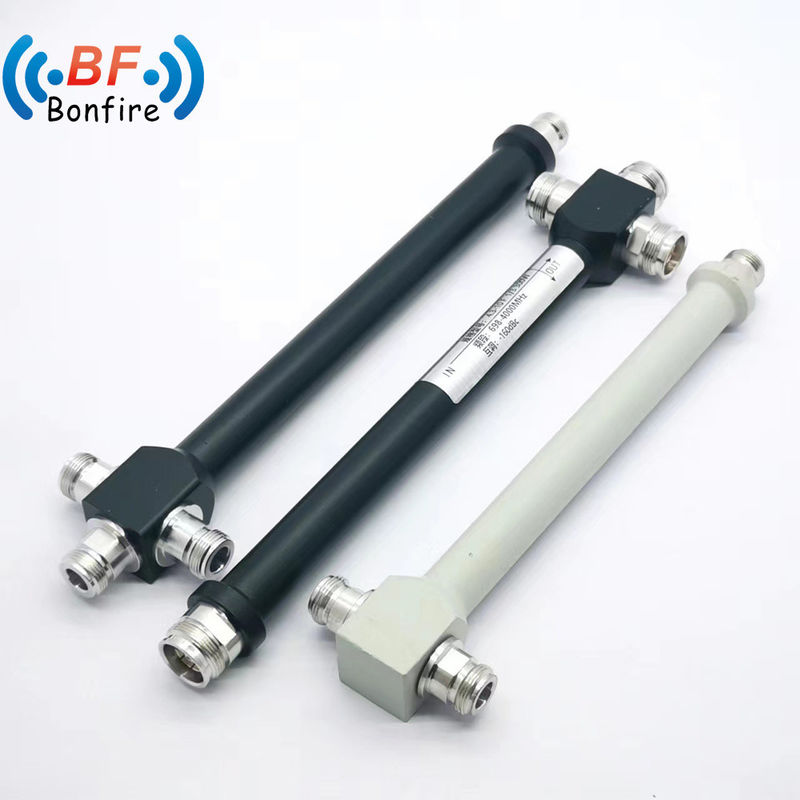 Zwarte 2 Way RF Power Splitters 698-3800MHz Power Divider Splitters met SMA-connector