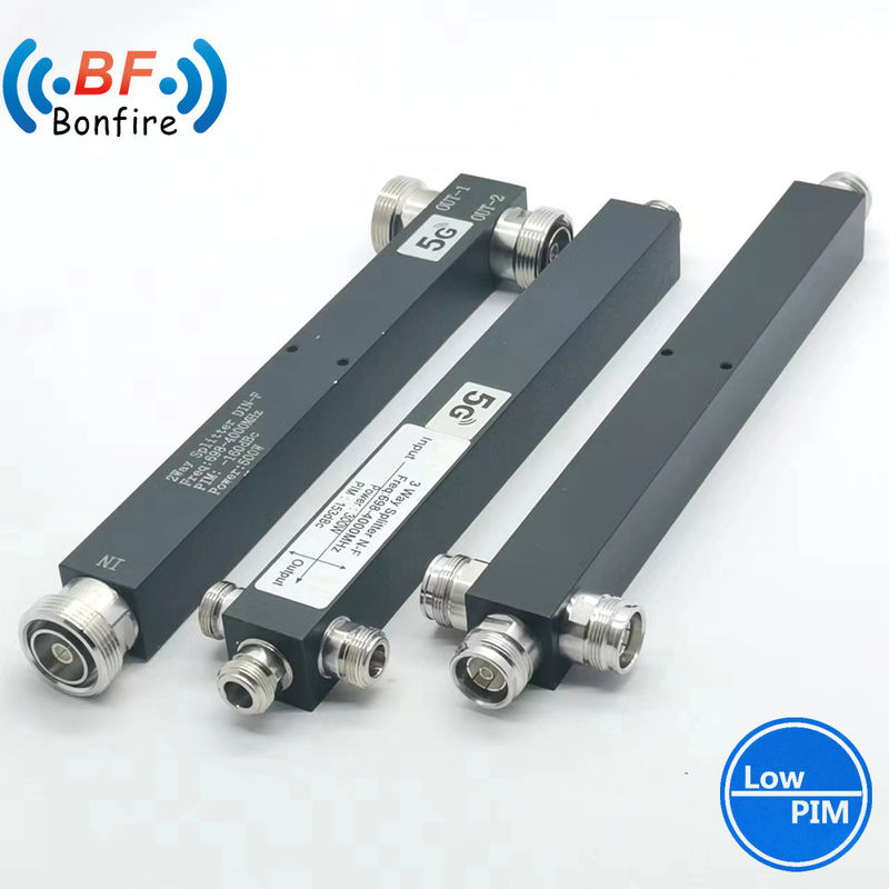 Innen/buiten IP65 RF Power Splitter 50W 2 Way 350-3800MHz 4.3/10-Vrouwelijke connector