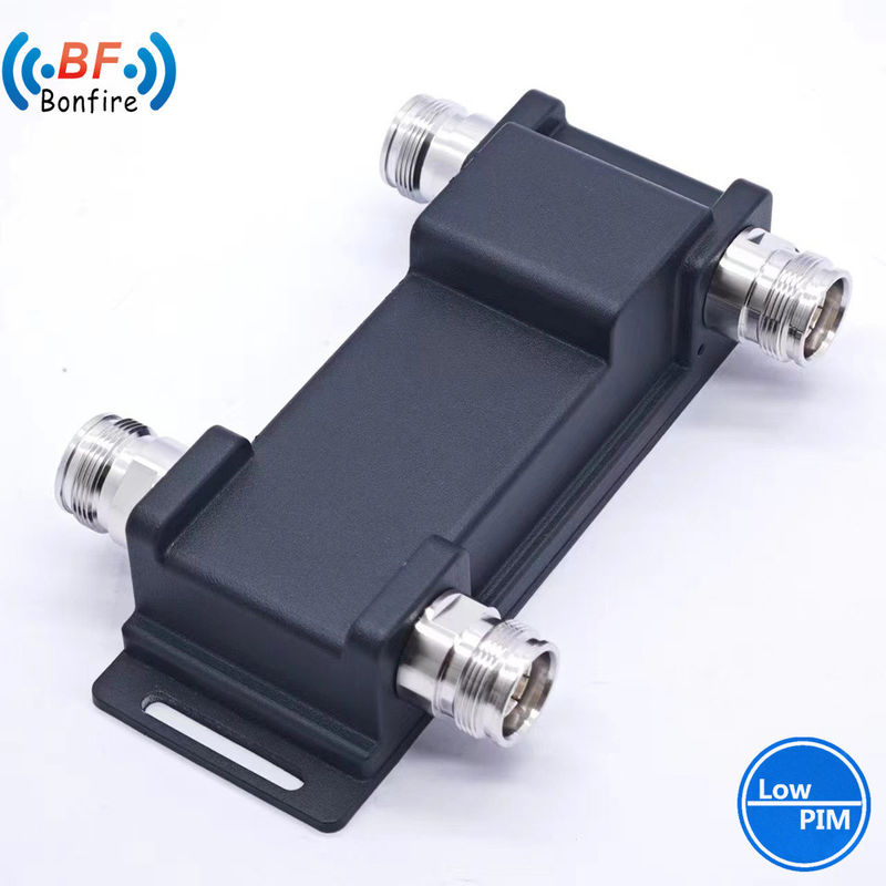 Pakket Bruto gewicht 2.000 kg 617-3800MHz RF 3dB Hybride koppelcombinator 4.3-10 Vrouwtype