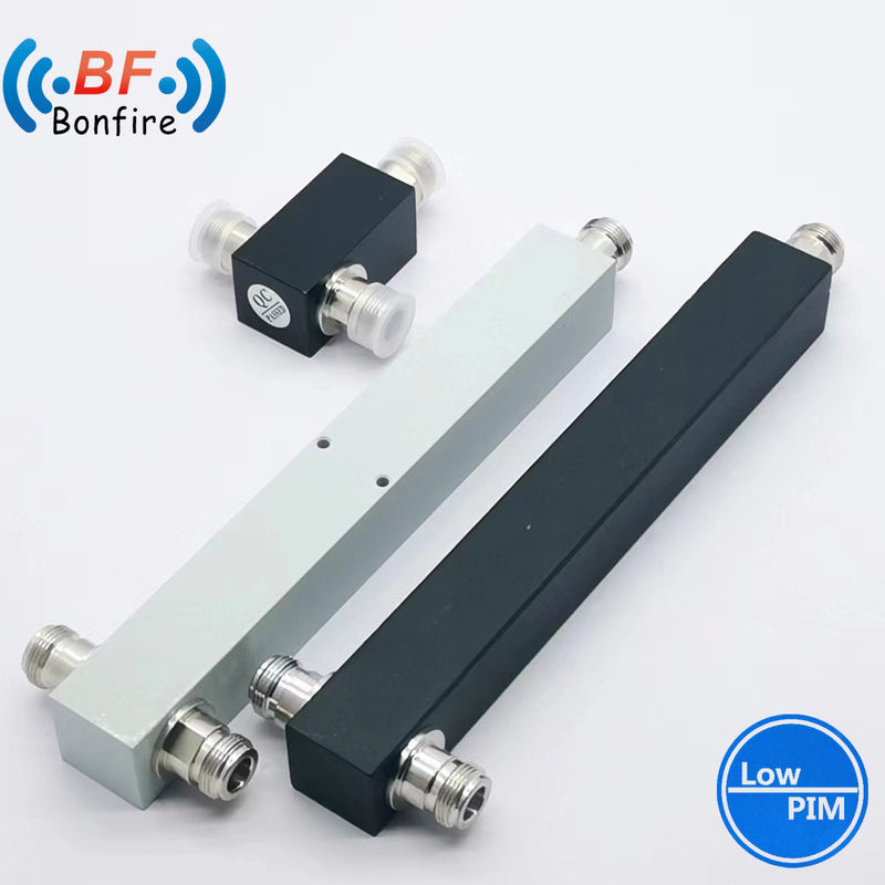 IP65 Indoor/Outdoor RF 2 Way Power Splitter 50W 350-3800MHz met SMA vrouwelijke aansluiting