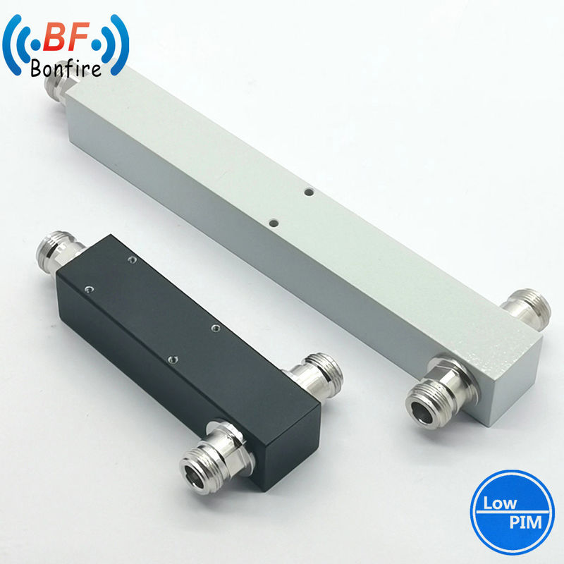 698-4000MHz 300 N Vrouwelijk Type Connector 2 Way Ronde Holte RF Power Splitter in Grijs