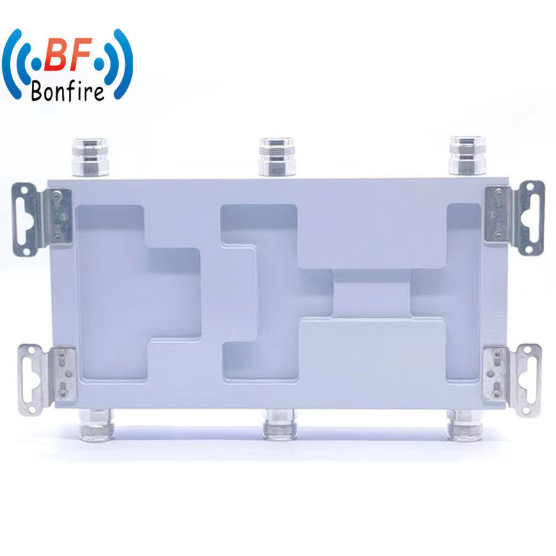 Pakket Bruto Gewicht 1.410kg 698-2700MHz 3X3 Matrix N Vrouwelijke lage Vswr Hybride koppelingen