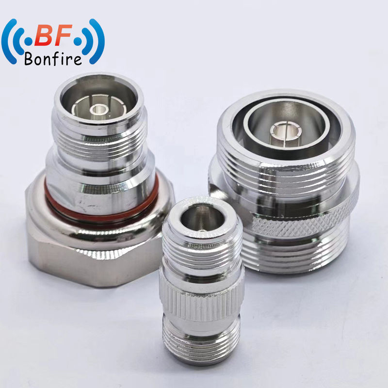RF-connectoradapter met laag verlies 4.3-10 Man tot N-type Vrouw voor waterdichte toepassingen